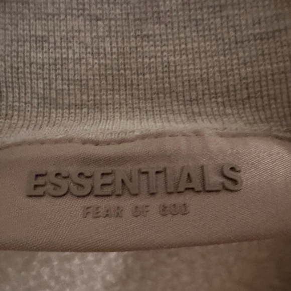 ESSENTIAL CREW NECK //size: men’s xxs (xs-s women) // great condition - Picture 3 of 4